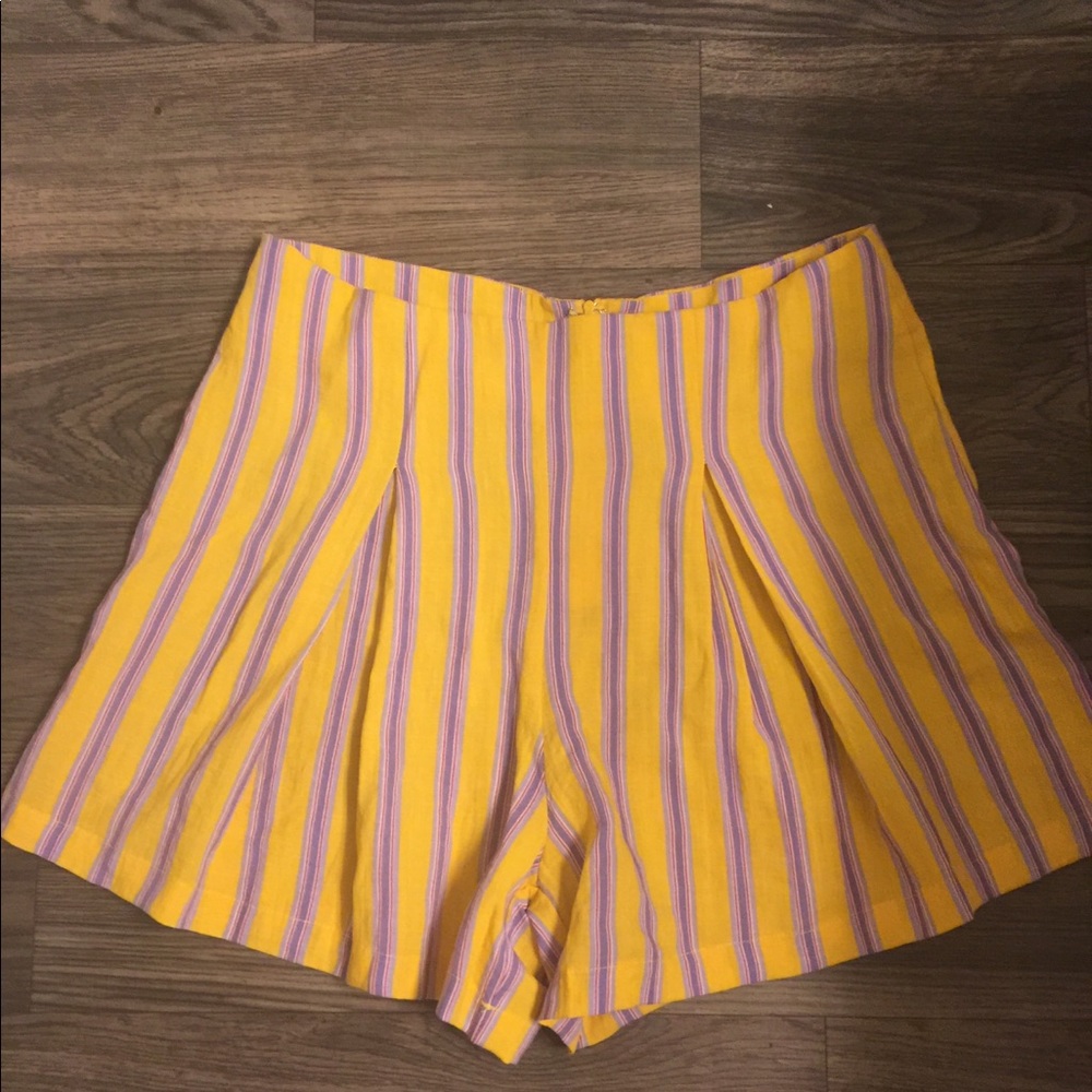 Windsor pleated yellow striped shorts